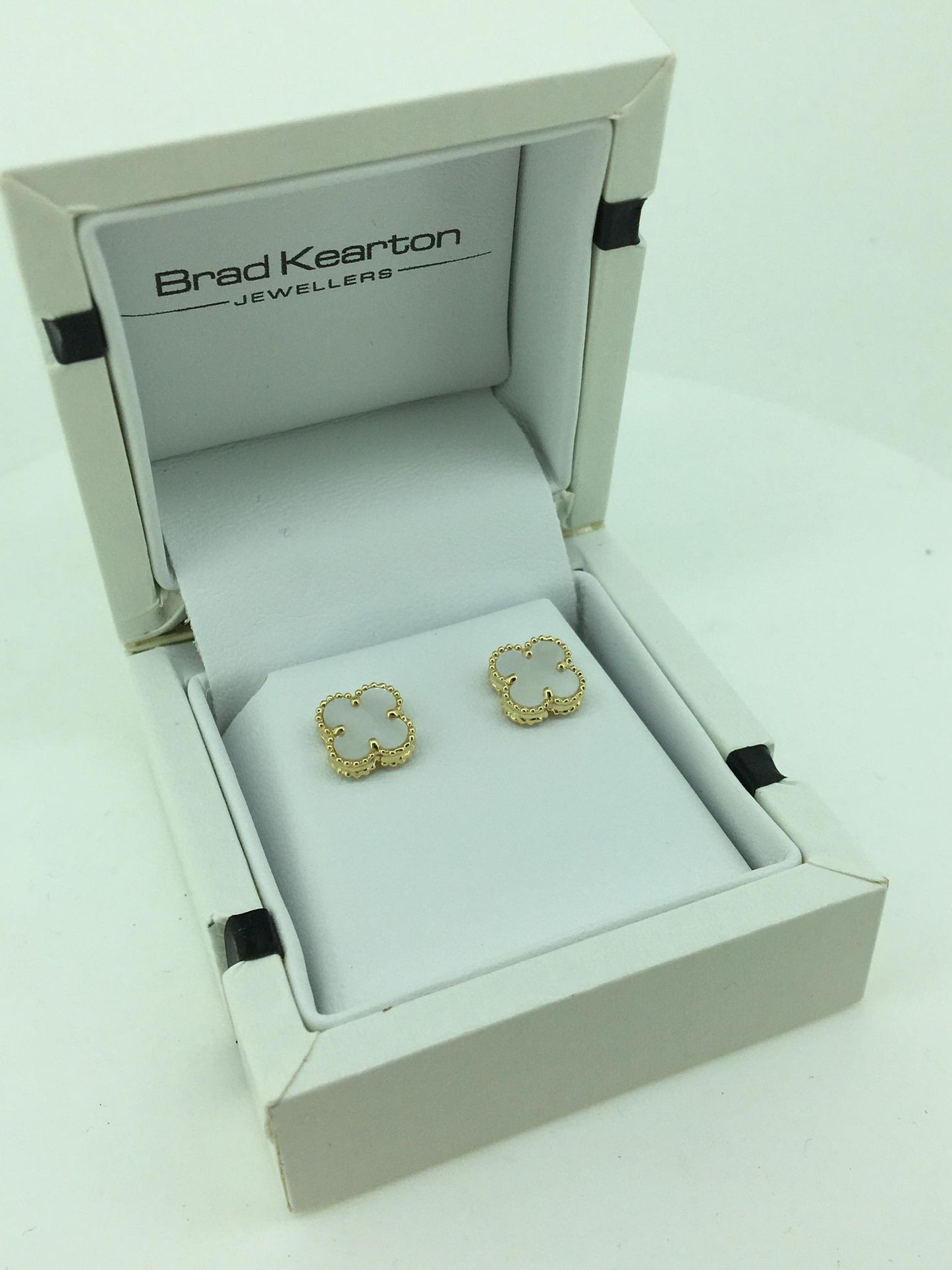18ct Yellow Gold Mother of Pearl Flower Style Studs