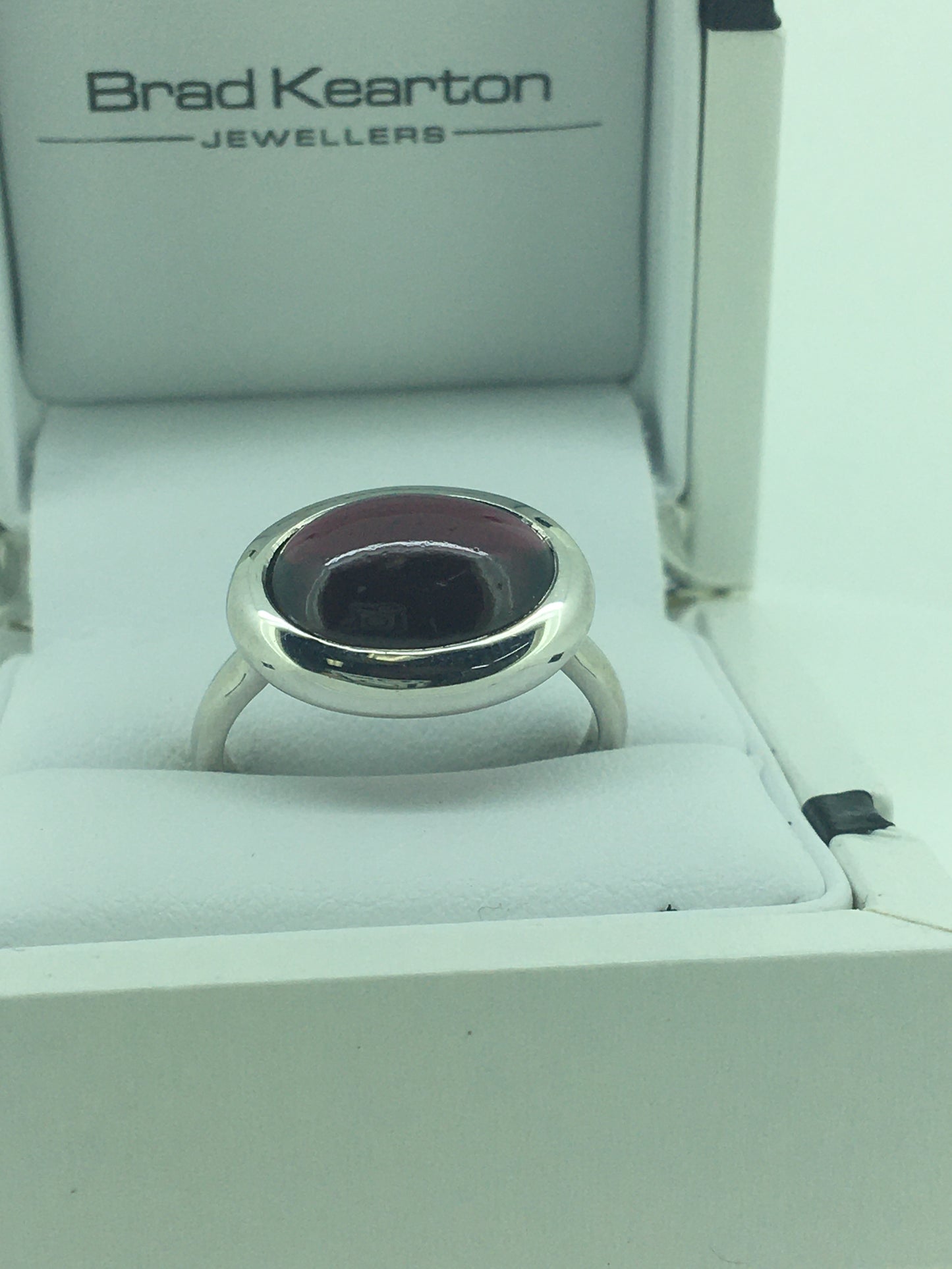 9ct White Gold Garnet Cabochon Ring