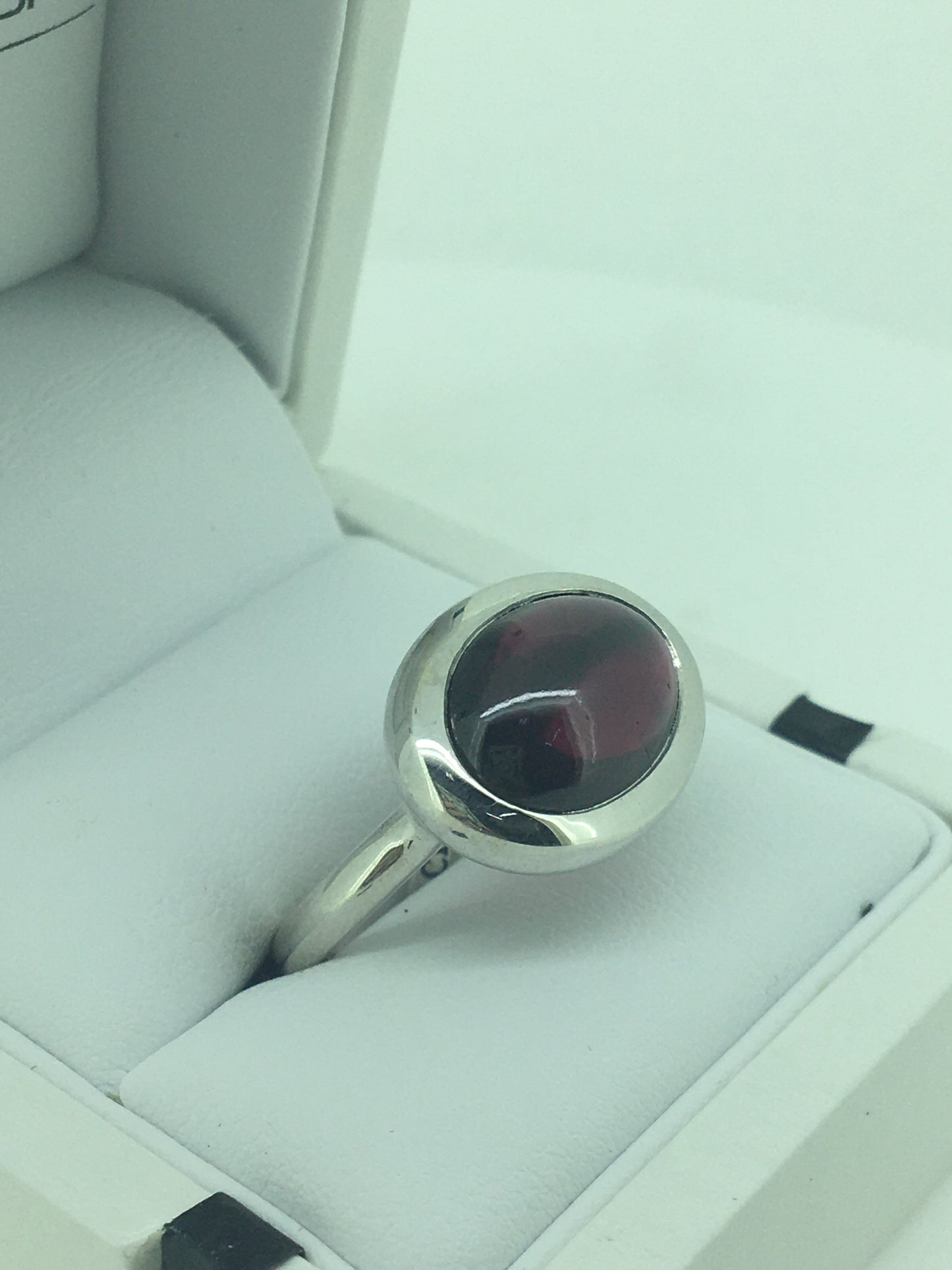 9ct White Gold Garnet Cabochon Ring