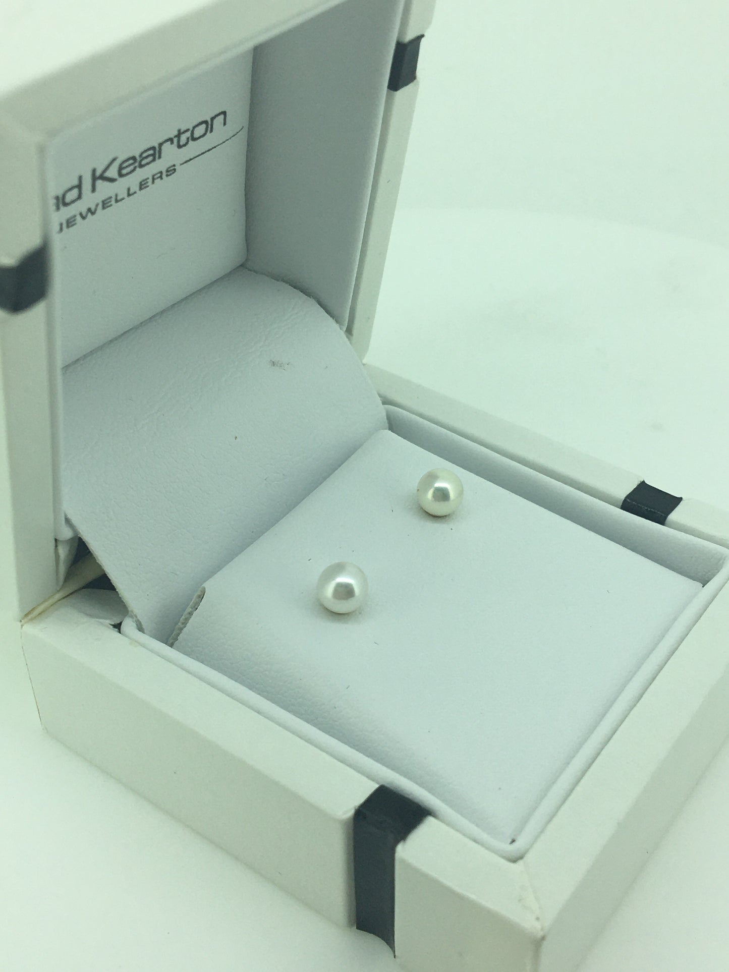 9ct Yellow Gold 4mm Pearl Studs