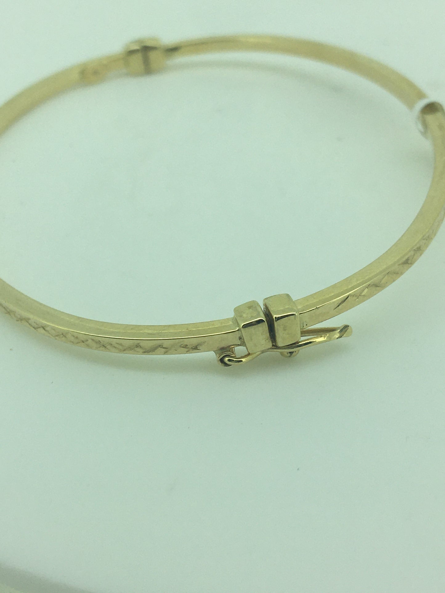 9ct Yellow Gold Fine Hinge Patterned Bangle